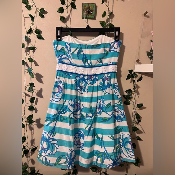 Lilly Pulitzer - Picture 2 of 3